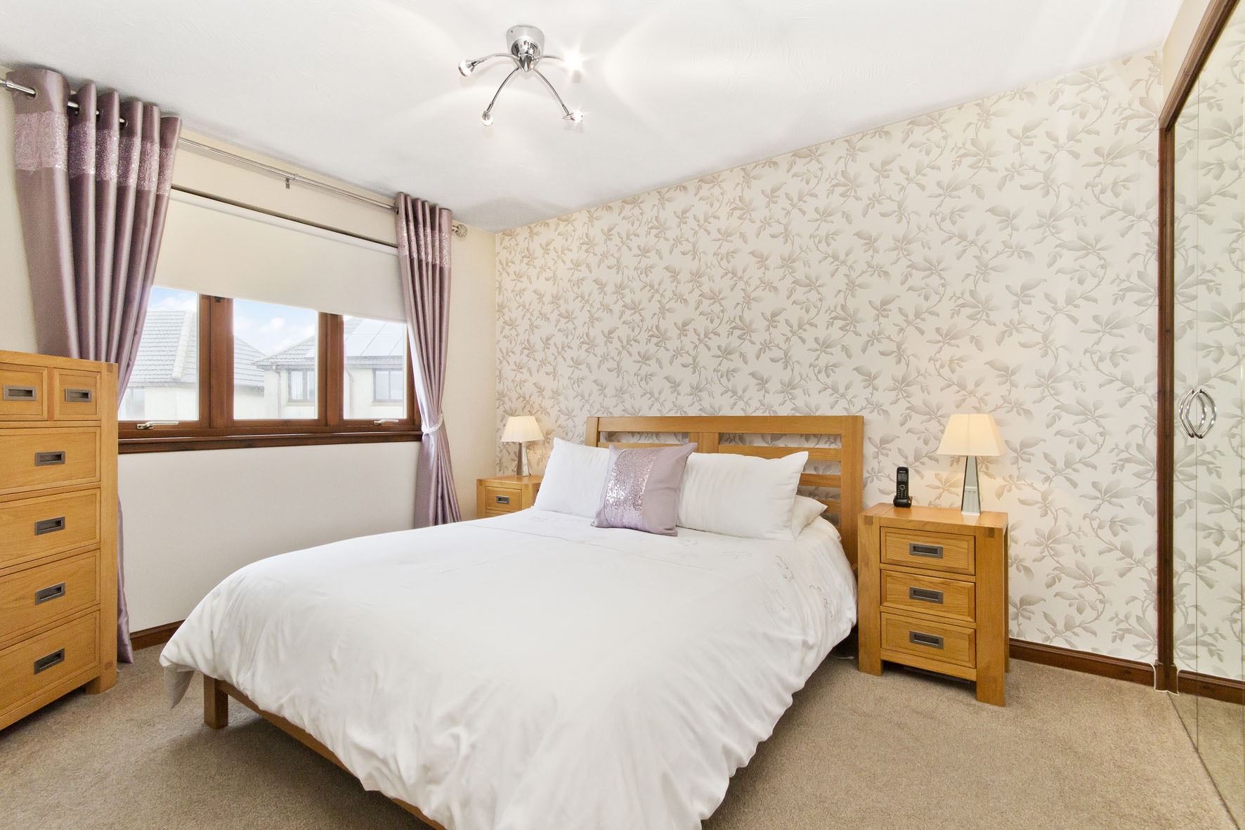 Image 10 - Bed 1.jpg